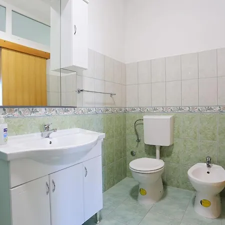 Duce 2737e Apartment